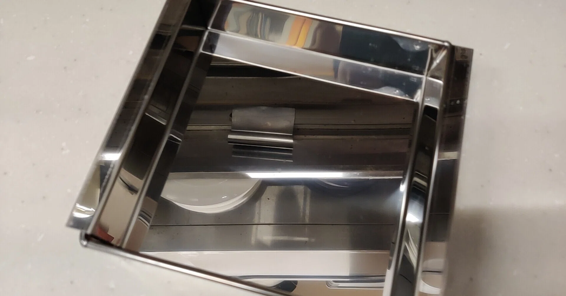 玉子豆腐器はスイーツ作りに便利です。｜修家大雄 /レストラン ラ・フェ
