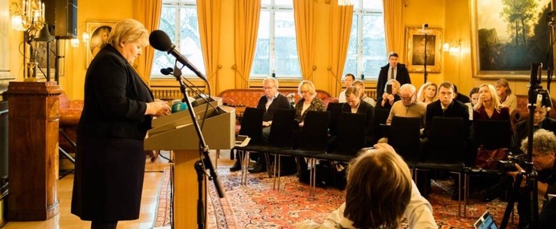 新内閣発表の日、ノルウェー首相は党のセクハラ事件を説明する異様な記者会見に #MeToo