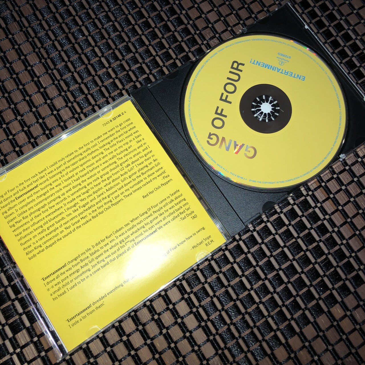 Gang of Four の『Entertainment!』を聴いてみた編｜内山 結愛
