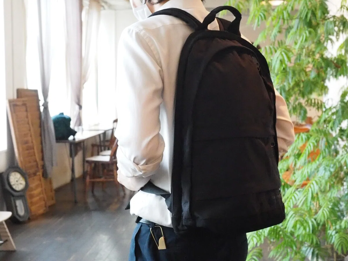 リュックの革新は「定番」の顔をしてやってくる。 毎日の相棒「THE DAY 