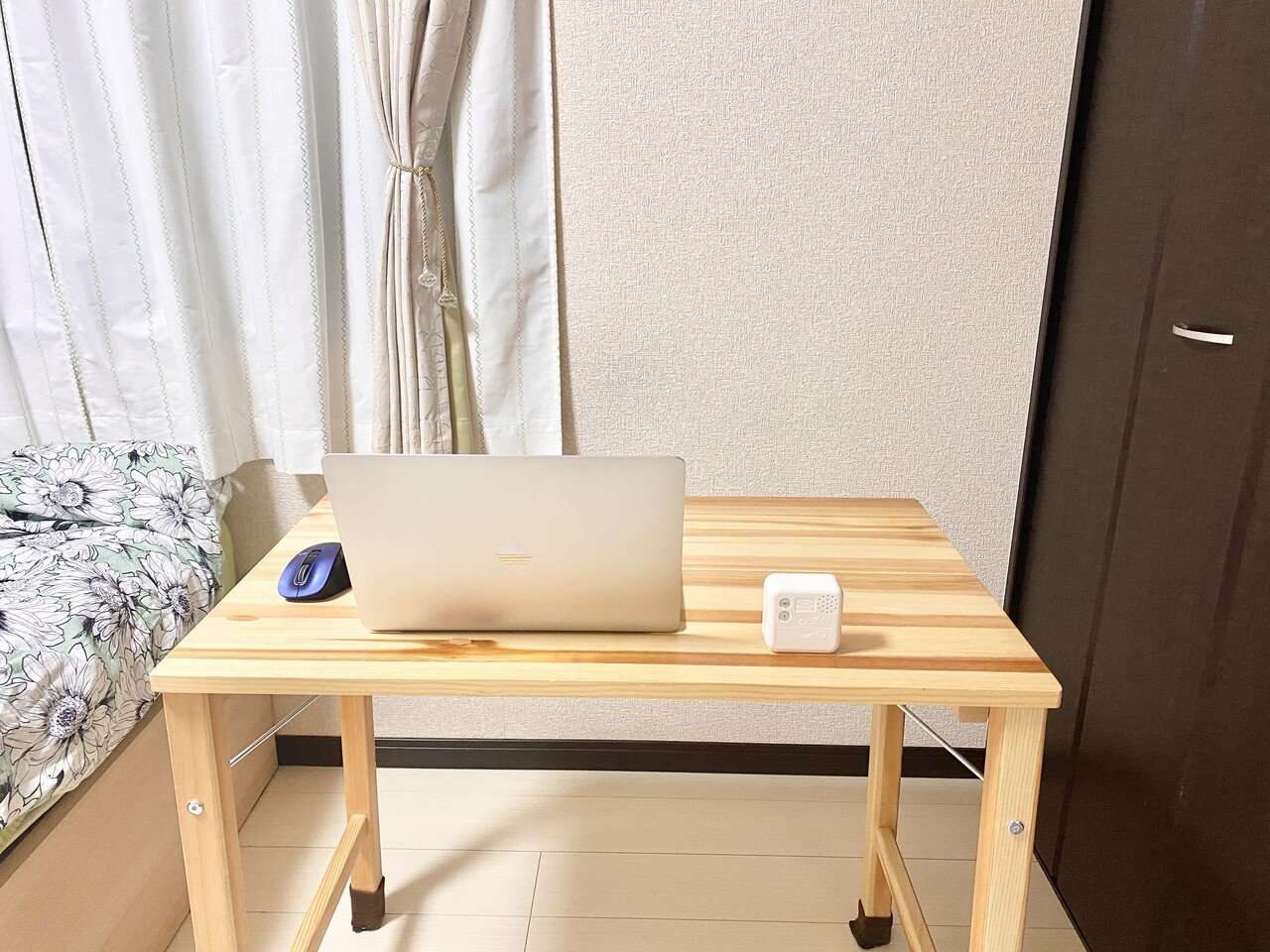 無印の折りたたみテーブル：狭い部屋でのリモートワークに