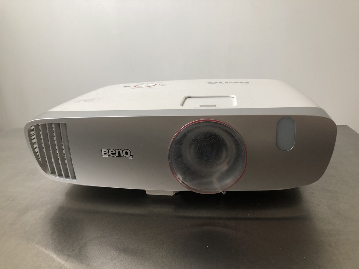 XGIMI HORIZON PRO 4K プロジェクタの明るさとヌルヌル感は異常