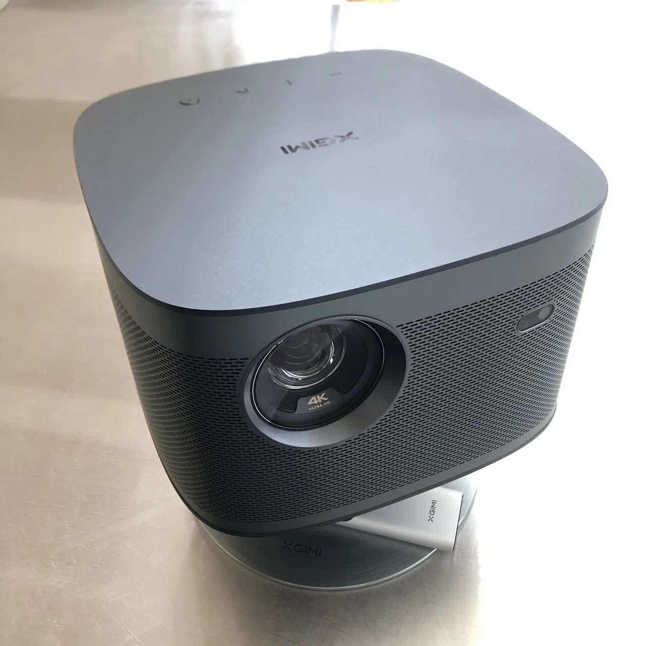 XGIMI HORIZON PRO 4K プロジェクタの明るさとヌルヌル感は異常|仕事 XGIMI HORIZON PRO 4K プロジェクタの明るさとヌルヌル感は異常|仕事