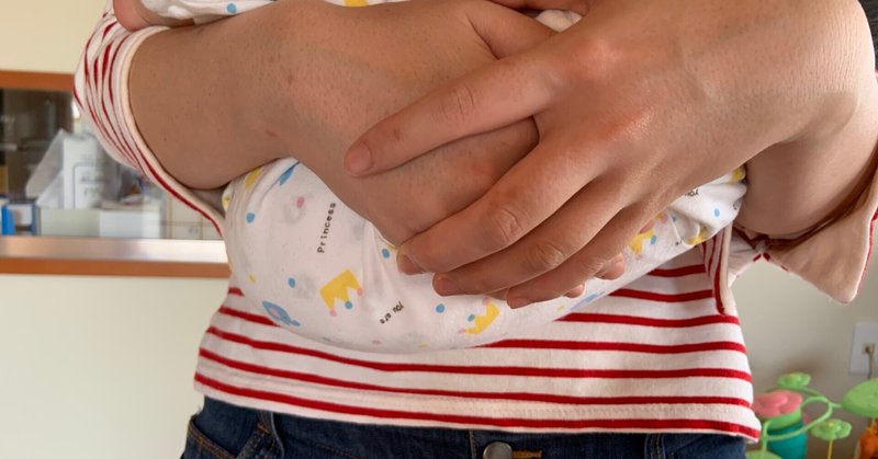 抱っこ紐屋の抱っこの講習　生後１ヶ月の赤ちゃんの抱っこ