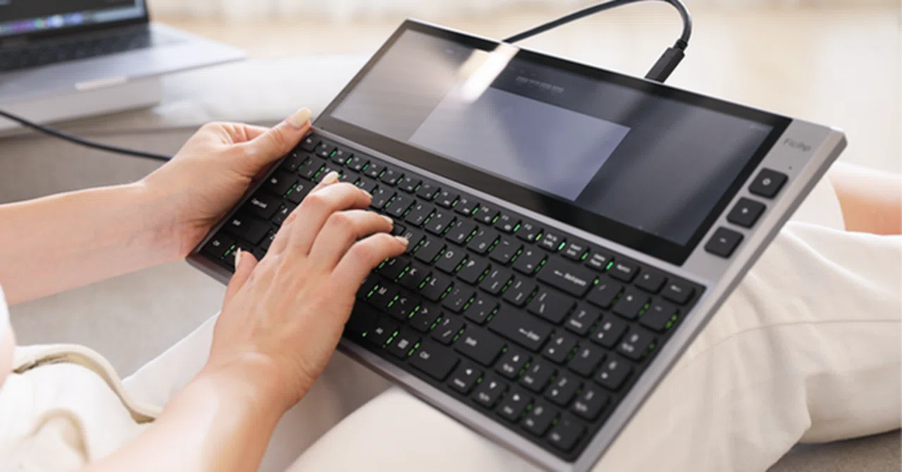 液晶付きキーボード「FICIHP」がポメラに見えた｜utsuno