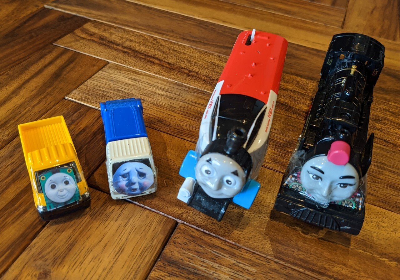 うちの残念な電車と車たち うん 分かる 分かるよ 顔つければトーマスの仲間だよね 確かにね でも なかなか奇抜な見た目 ゚ ゚ 味をしめた息子が毎回夫に依頼し 夫 もももさん Note うちの残念な電車と車たち うん 分かる 分かるよ 顔つければトーマスの仲間だよね 確かにね でも なかなか奇抜な見た目 ゚ ゚ 味をしめた息子が毎回夫に依頼し 夫 もももさん Note