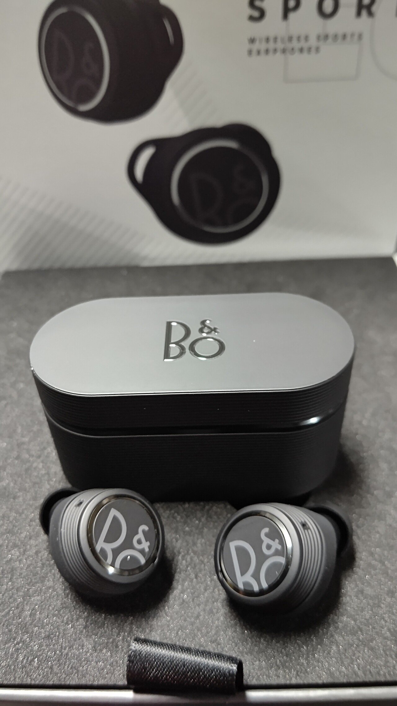 Bang & Olufsen E8 SPORT ワイヤレスイヤホン Amazon.com: Bang & Olufsen Beoplay E8 Sport True Wireless In