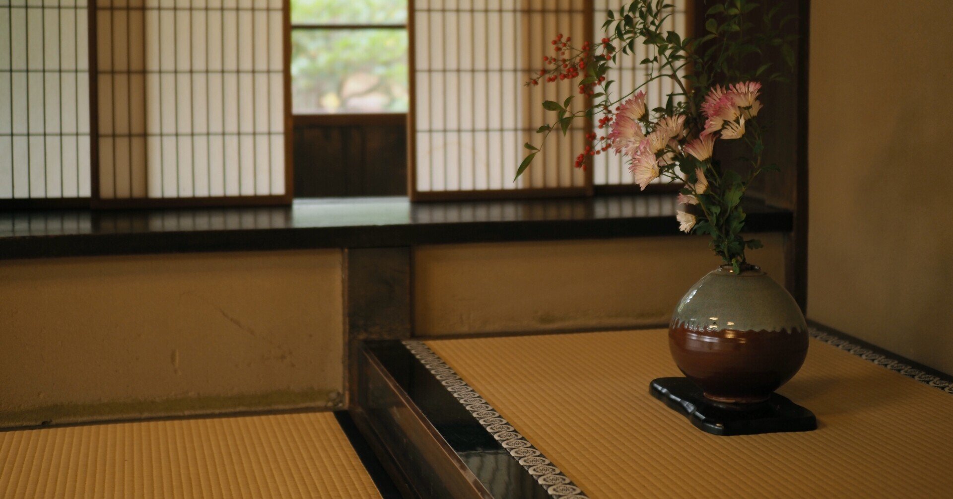 和風住宅の基礎知識 四季の行祭事や伝統を受け継ぐシンボルであり 日本人の精神性の礎となる床の間 Jimosumu ジモスム