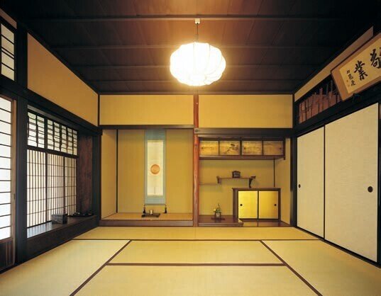 和風住宅の基礎知識 四季の行祭事や伝統を受け継ぐシンボルであり 日本人の精神性の礎となる床の間 Jimosumu ジモスム