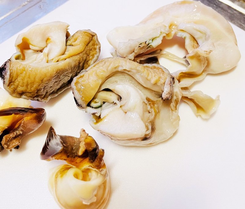 ヨロン島 ６ とったどー 貝を食らう Mohemi Note