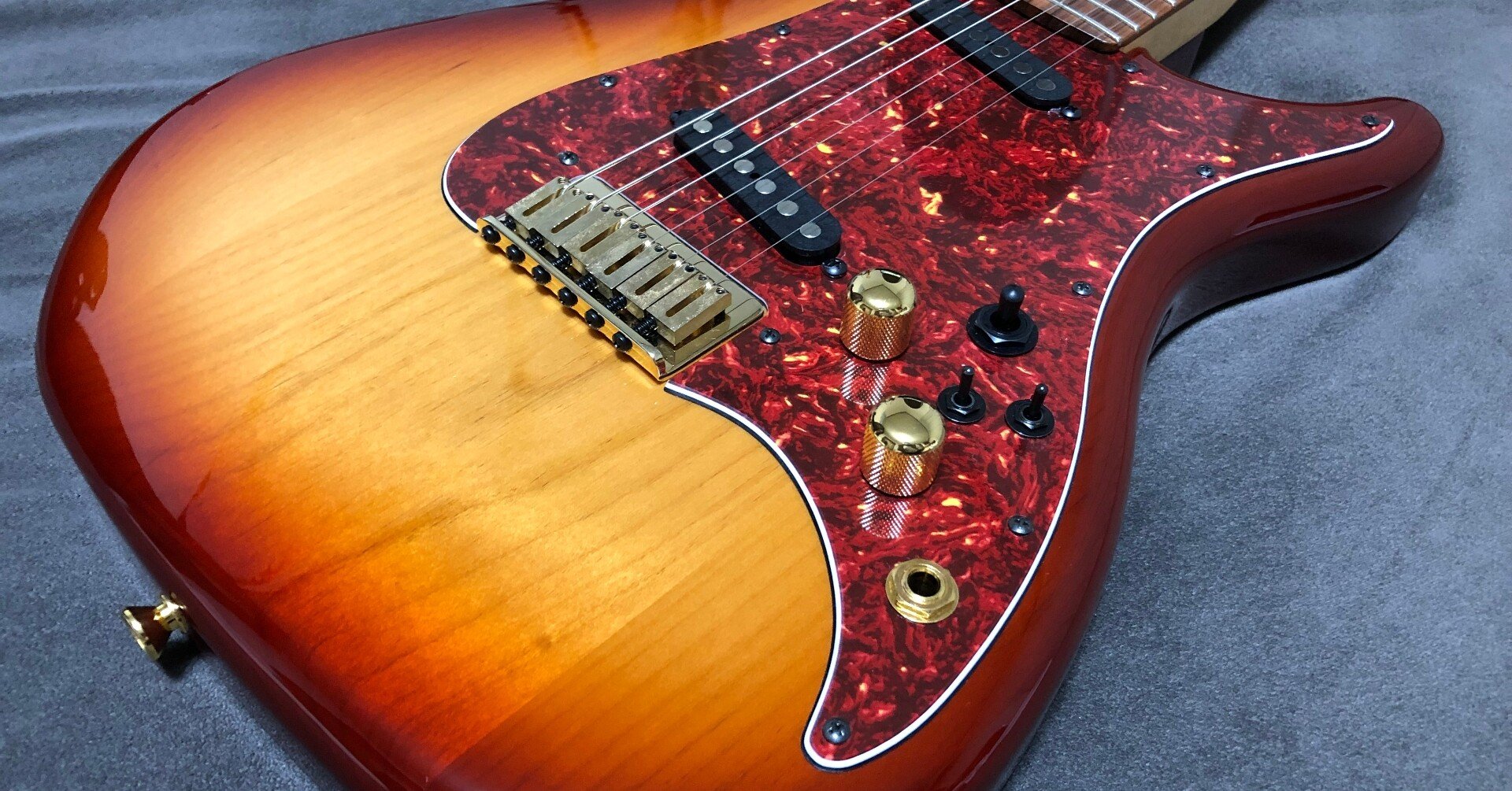 Valley arts M series st type ヴァレーアーツ バレーアーツ ストラト