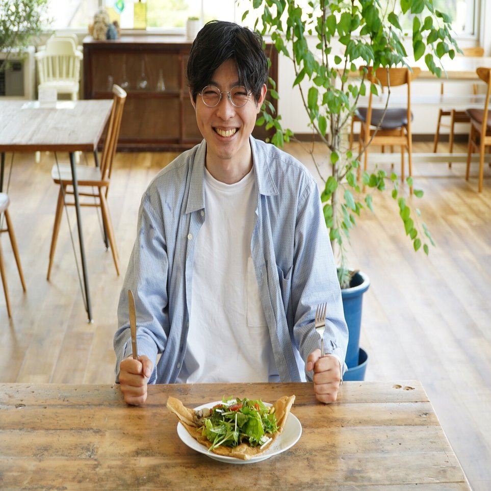 大きな窓から徳良湖を眺められる リノベーションカフェ 山形県尾花沢市 徳良湖 Goosecafe Go With Subaru スバルとの暮らしがもっと愉しくなる Note