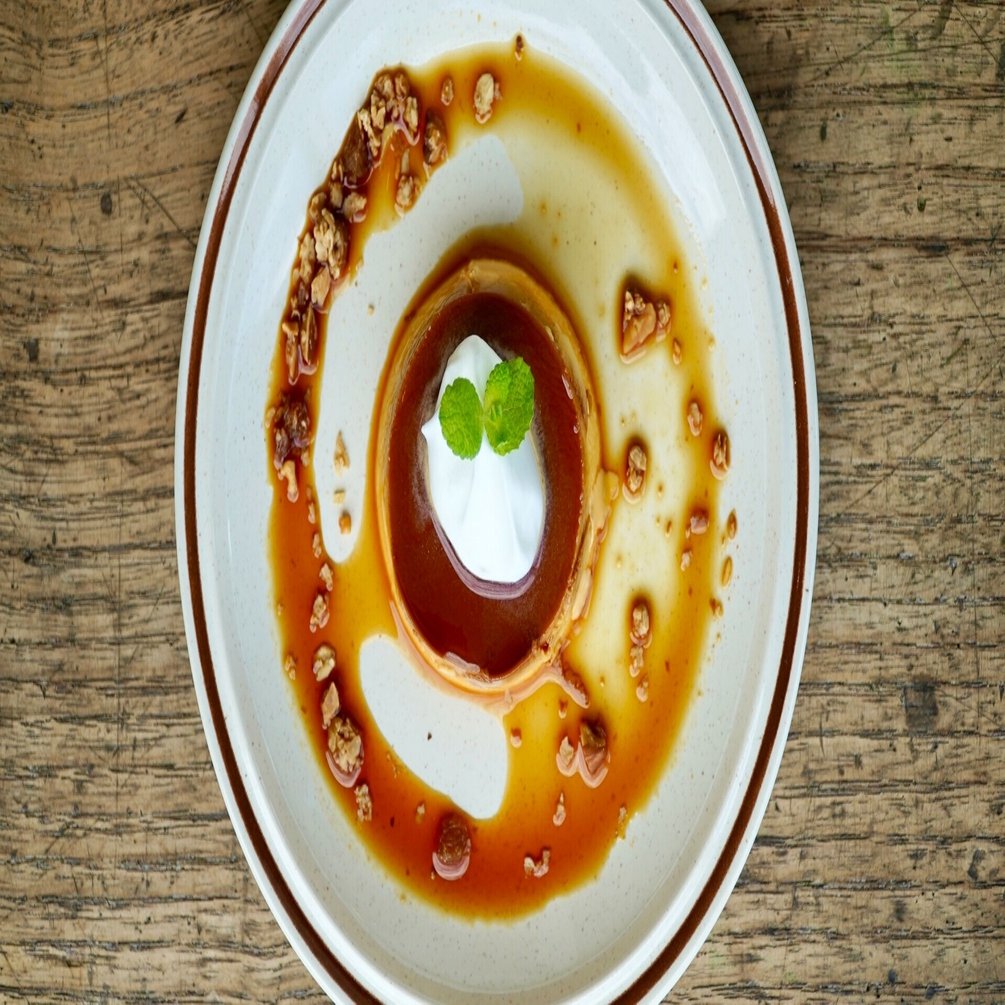 大きな窓から徳良湖を眺められる リノベーションカフェ 山形県尾花沢市 徳良湖 Goosecafe Go With Subaru スバルとの暮らしがもっと愉しくなる Note