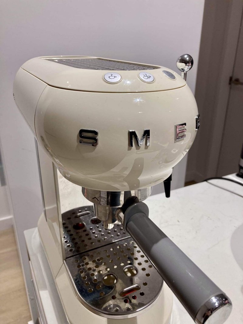 SMEG エスプレッソマシンの感想｜Kana バリスタ修行中