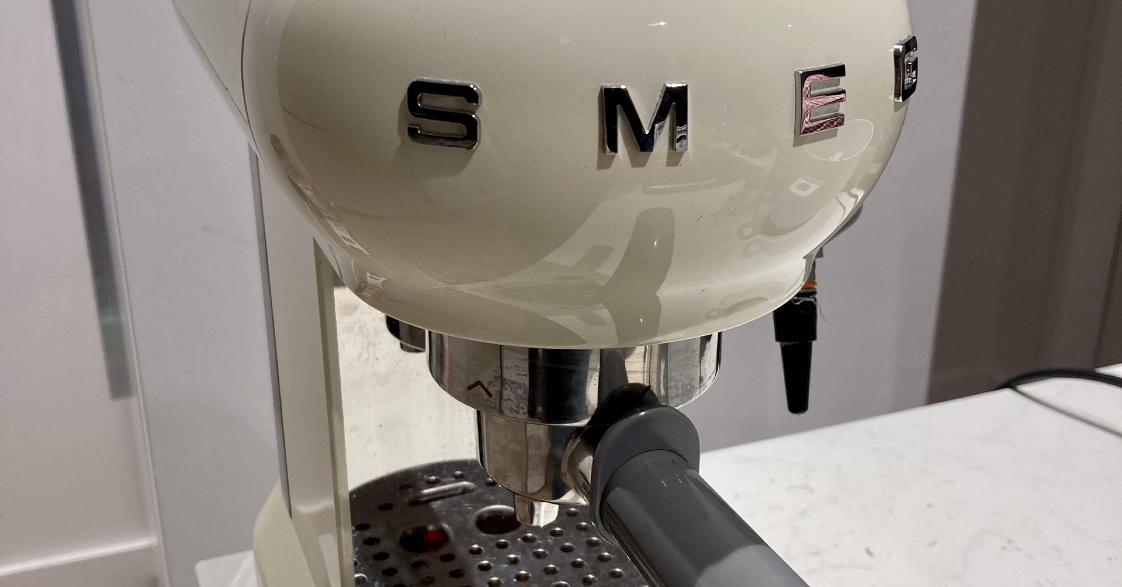 SMEG エスプレッソマシンの感想｜Kana バリスタ修行中