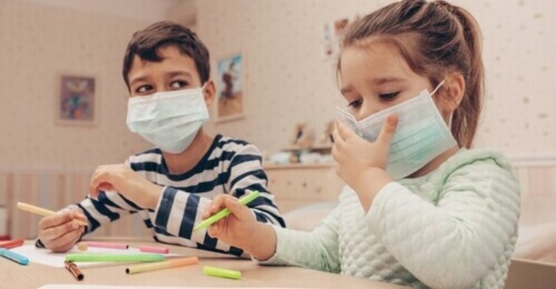子供にとってマスクの下の二酸化炭素濃度が著しく高いことが研究で明らかになる（ドイツ）
