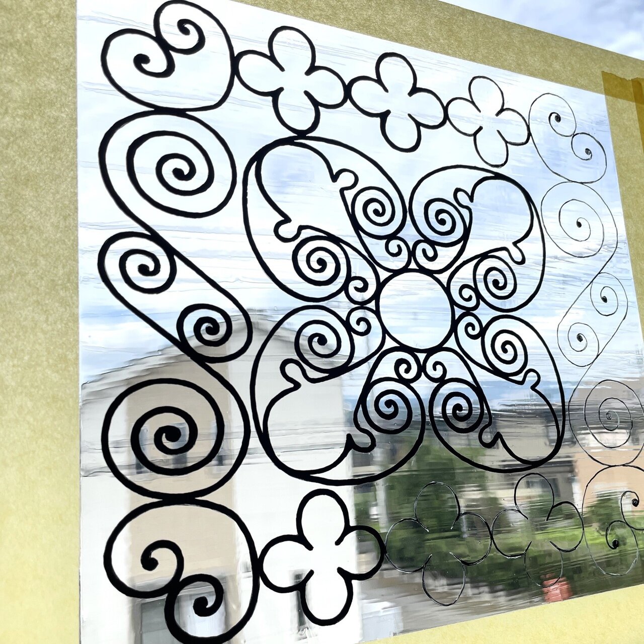 窓ガラスに絵を描いてみる｜アユミ＠絵描き