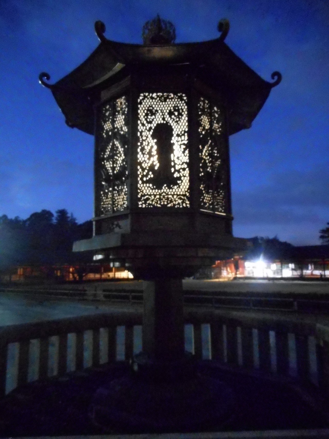 東大寺大仏殿金銅八角燈籠 Art And Movie Note