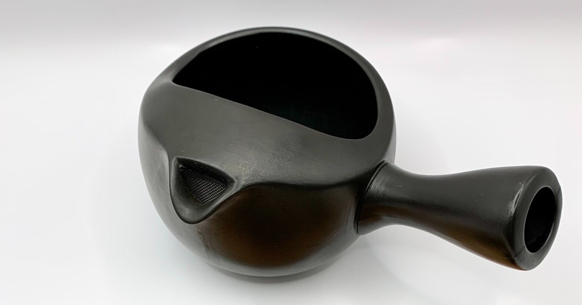 15年目の相棒〉 その作り手を訪ねる「常滑焼 オープン急須（黒