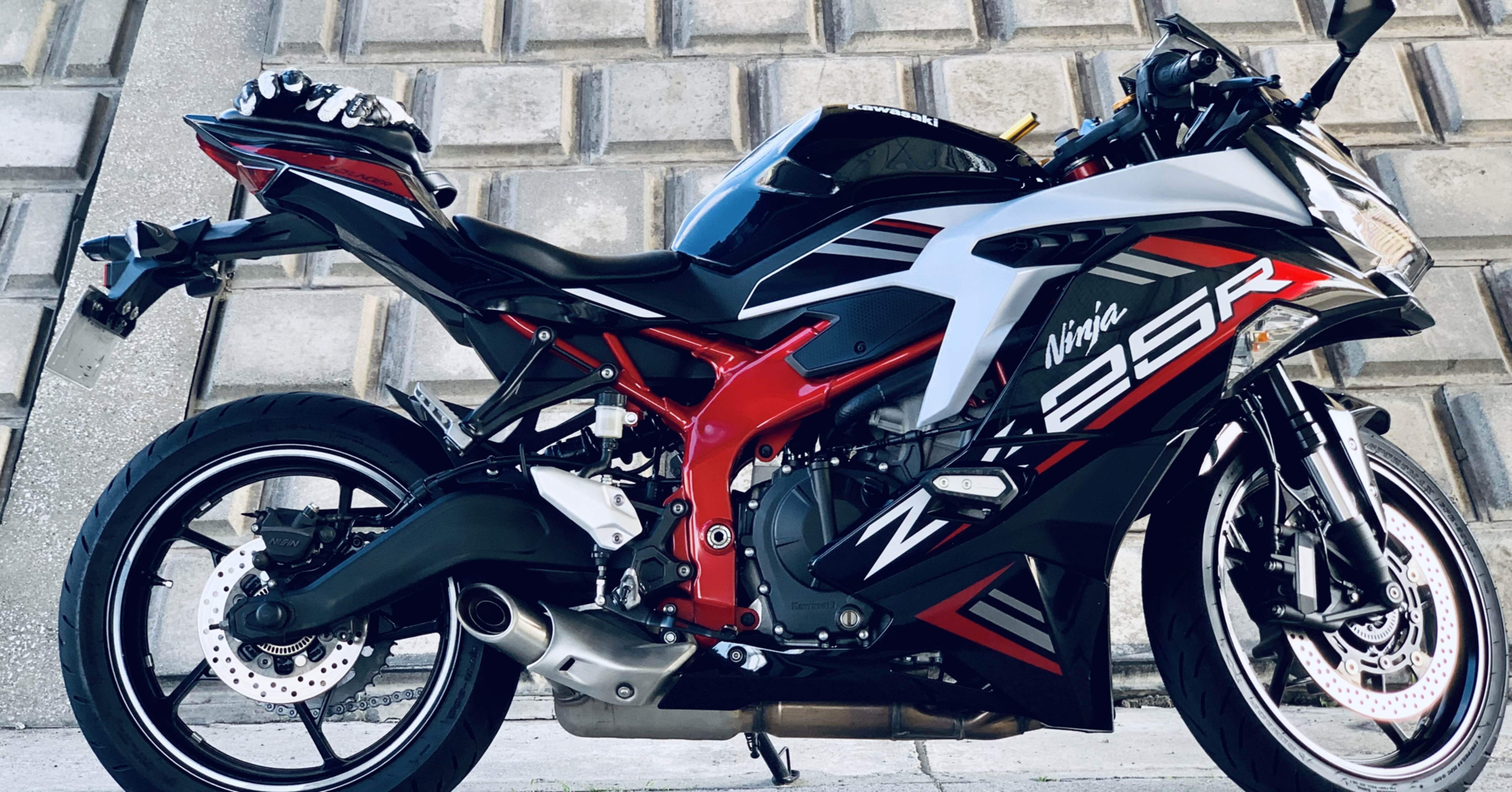 Kawasaki ZX-25R 小さなライオン｜水と月