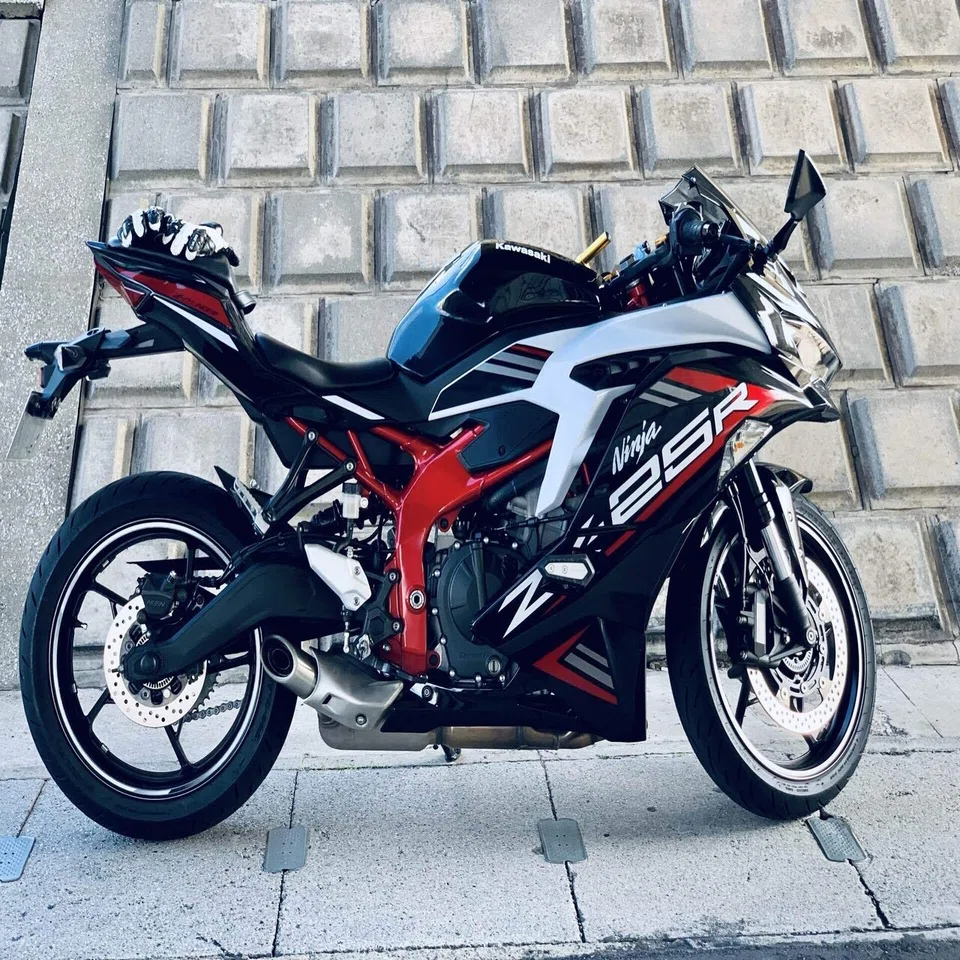 Kawasaki ZX-25R 小さなライオン｜水と月