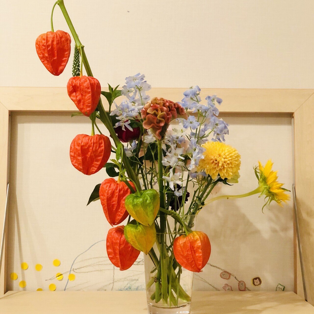 東京は今週がお盆だそうで 早くて驚きます しかもこちらでは ほおずきを飾るんですね 時期も飾るものも 実家と違う 双子は カボチャみたいなお花 と言って お花屋さんでほおずき選んでました 澄恵 卍易風水師 時々はちみつ代理店 Note