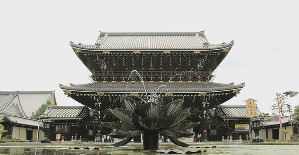 死者の軍隊の将軍」 イスマイル・カダレ｜踏み跡