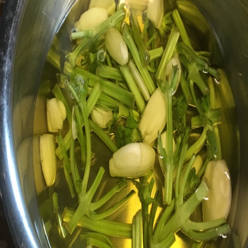 ガーデニング バジルの茎でバジルオイルをつくる おがばん 拝万里 Note