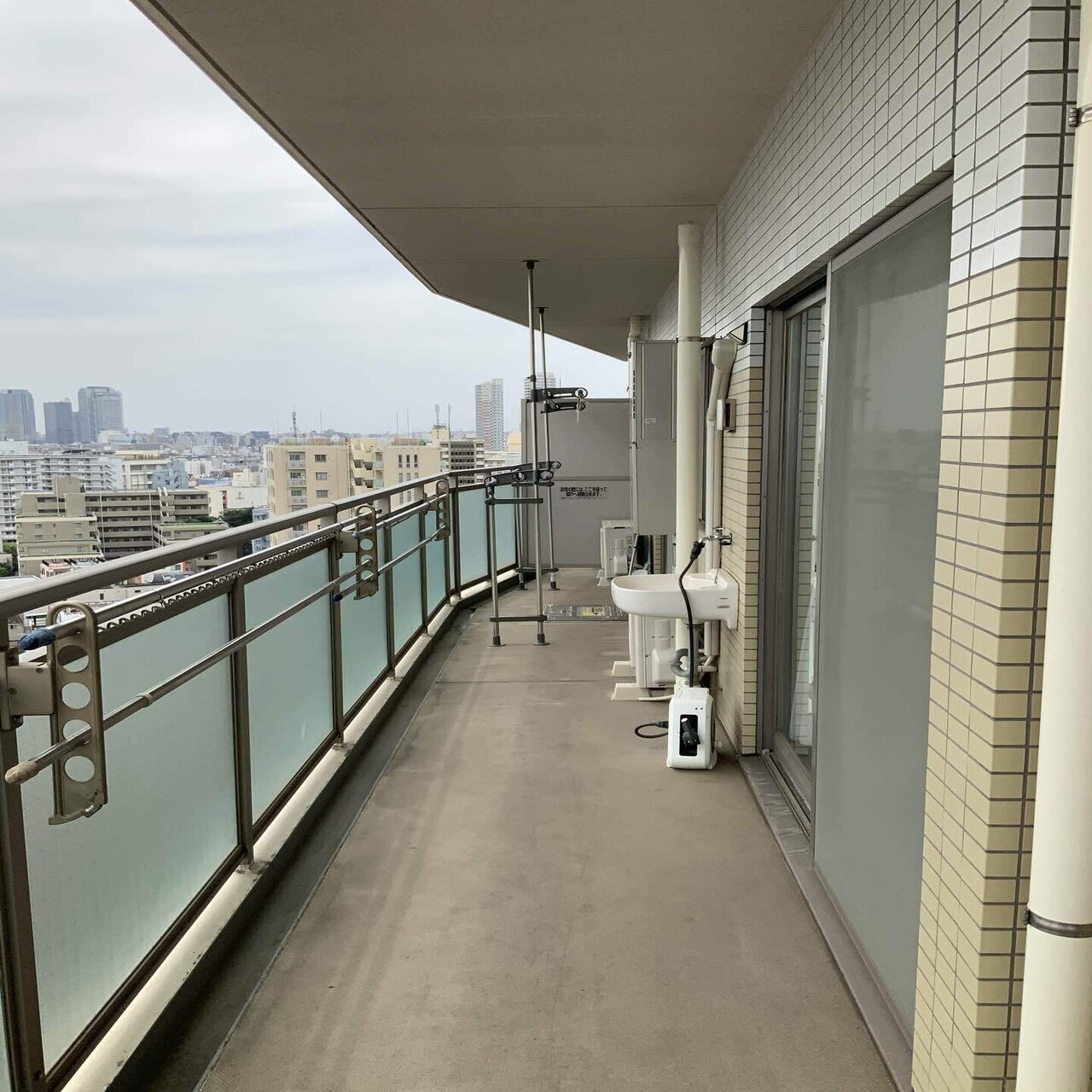 15階マンションのベランダを タイルでくつろぎ空間にdiy 早 Saki 海外みたいにセンスのある部屋のつくり方 8月発売 Note