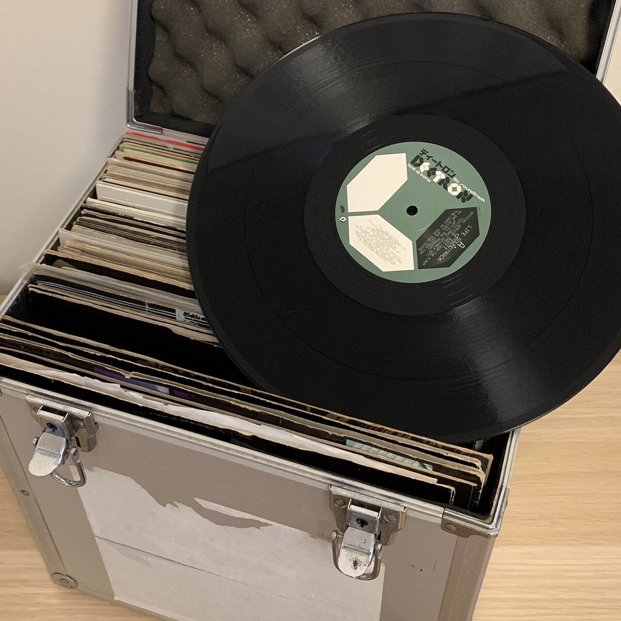 セットリストのネタ帳】DJデビューの緊張に負けない選曲例｜MIDORI/DJ