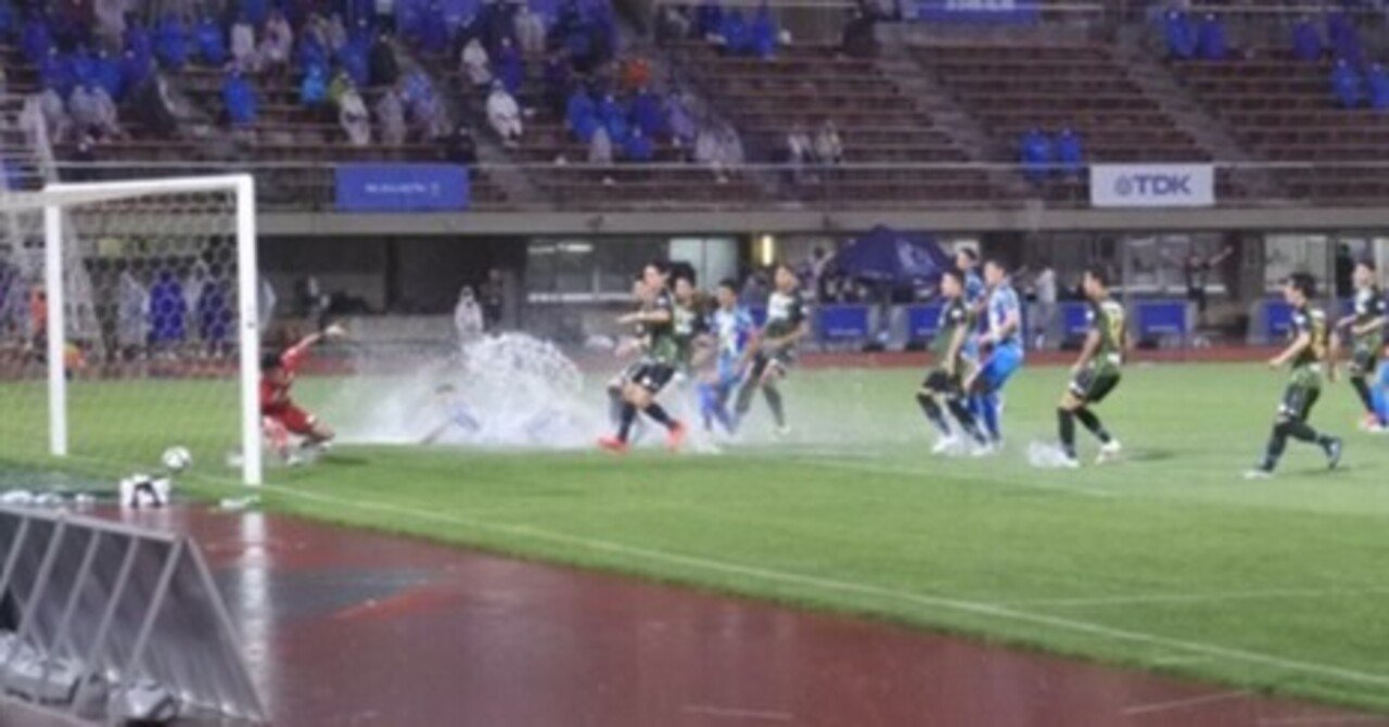ゲリラ豪雨下におけるサッカー観戦考 21年j2リーグ第22節 藤見谷 Note
