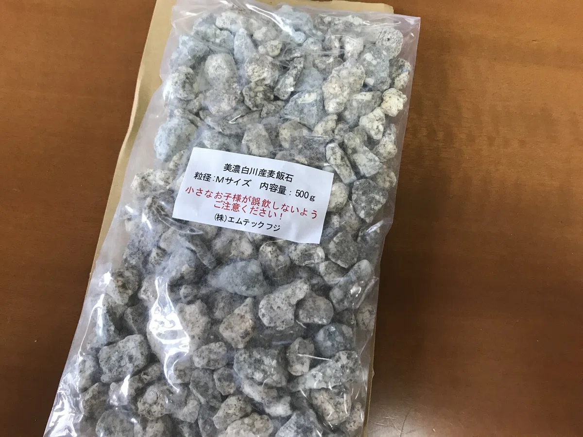 おうちで毎日、麦飯石ミネラルウォーター作り｜まんまーれ