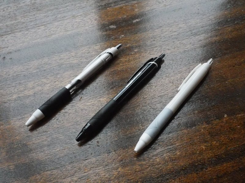 ボールペンの最高峰 ジェットストリームをオリジナルで 小さな文具屋の妄想がまたひとつ叶った話 山下義弘 ドケットストア店主 Note