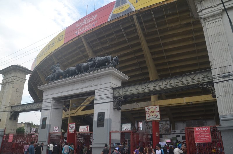 アスルスタジアムの入口