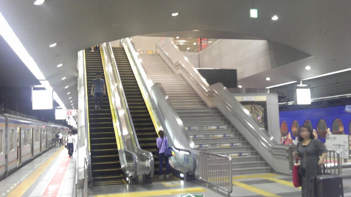 関空駅エスカレーター3
