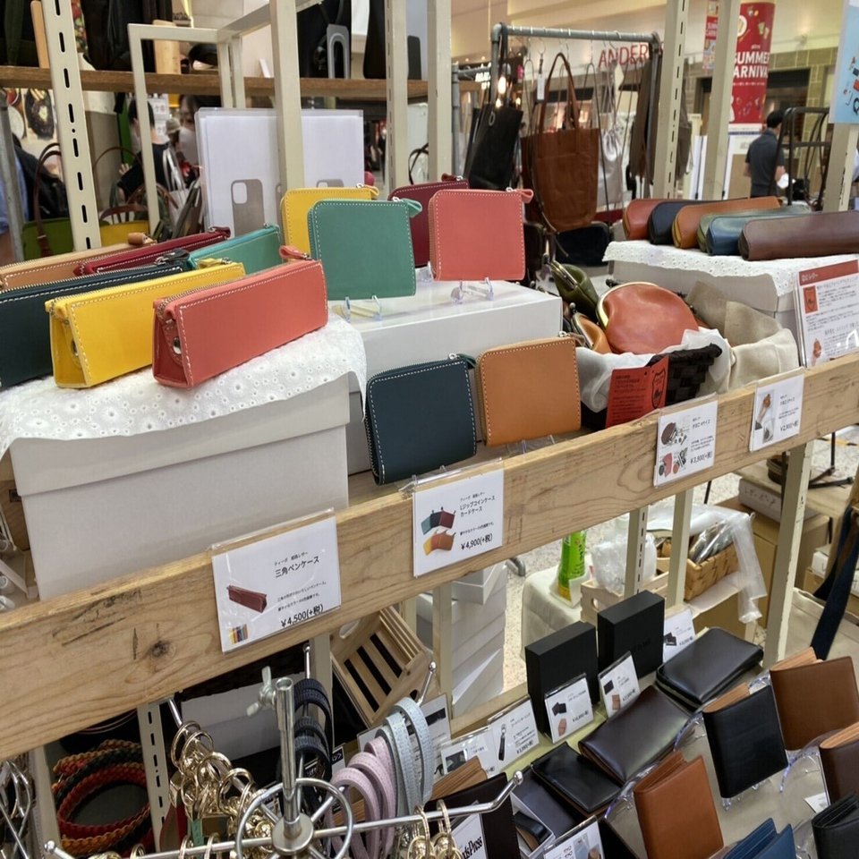 その場でカスタマイズ！イニシャル刻印iPhoneケース。マルイ新宿本店一階でPOP UP SHOP｜bell la bell