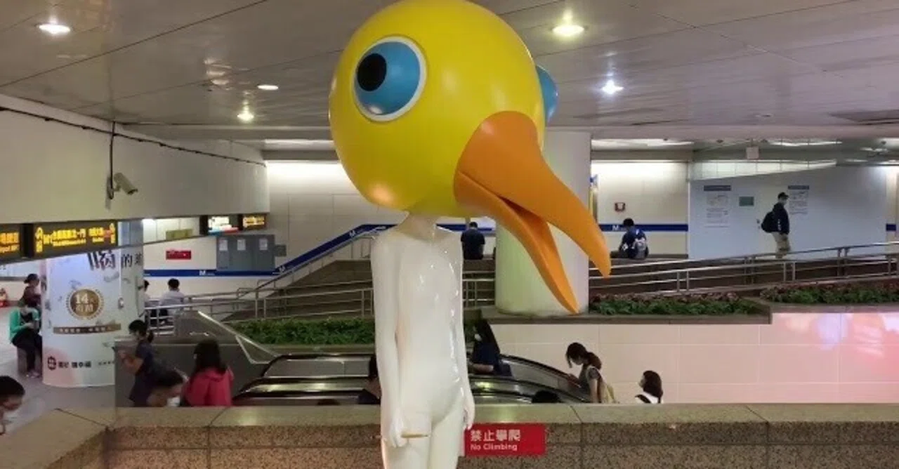 台北駅の鳥人間が撤去 うちゅうじん Note