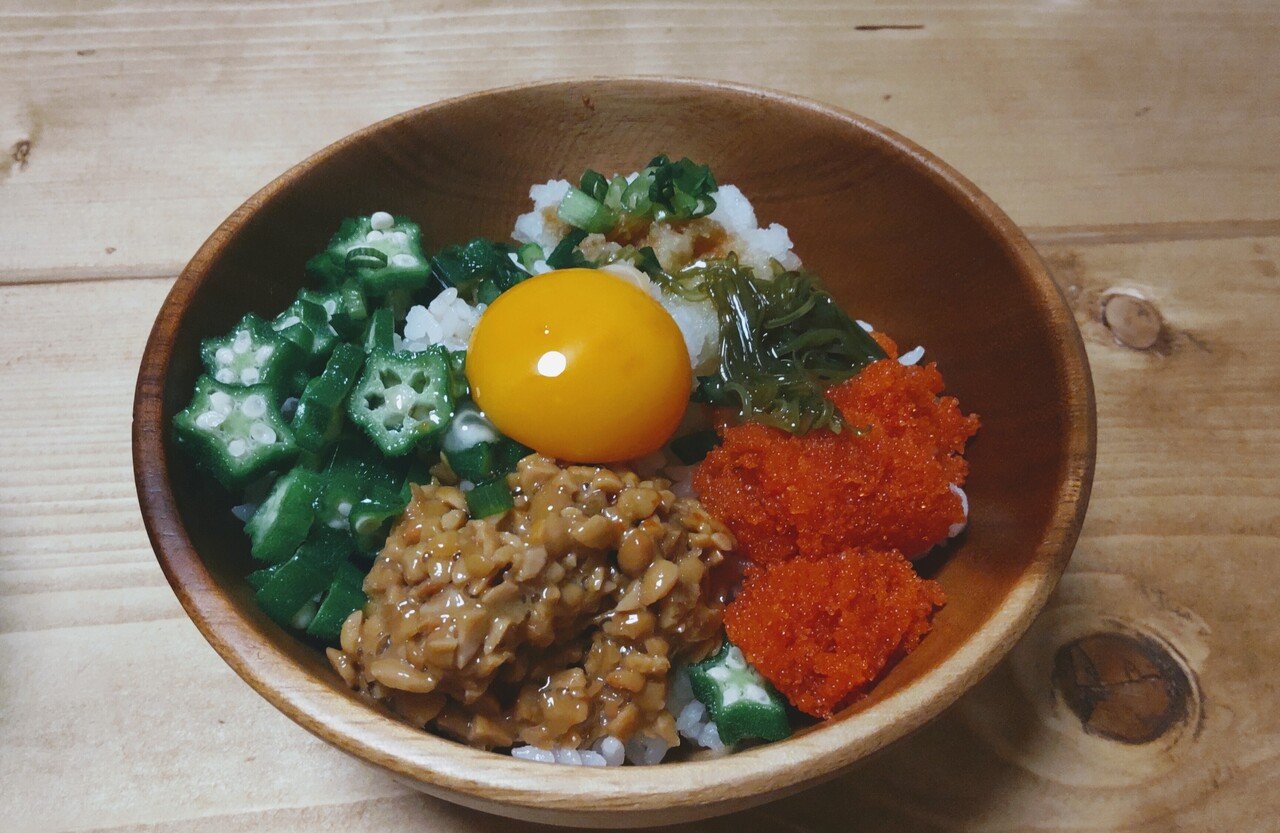 最近の我が家の流行りご飯 ごちゃまぜ丼 食欲がない時や お昼ご飯に 納豆 オクラ 明太子 卵 鰹節 アボカド ネギなどなど冷蔵庫にあるものを乗せるだけ ちゃちゃっと作れて栄養もとれるのでおすす かじすきたまご Note