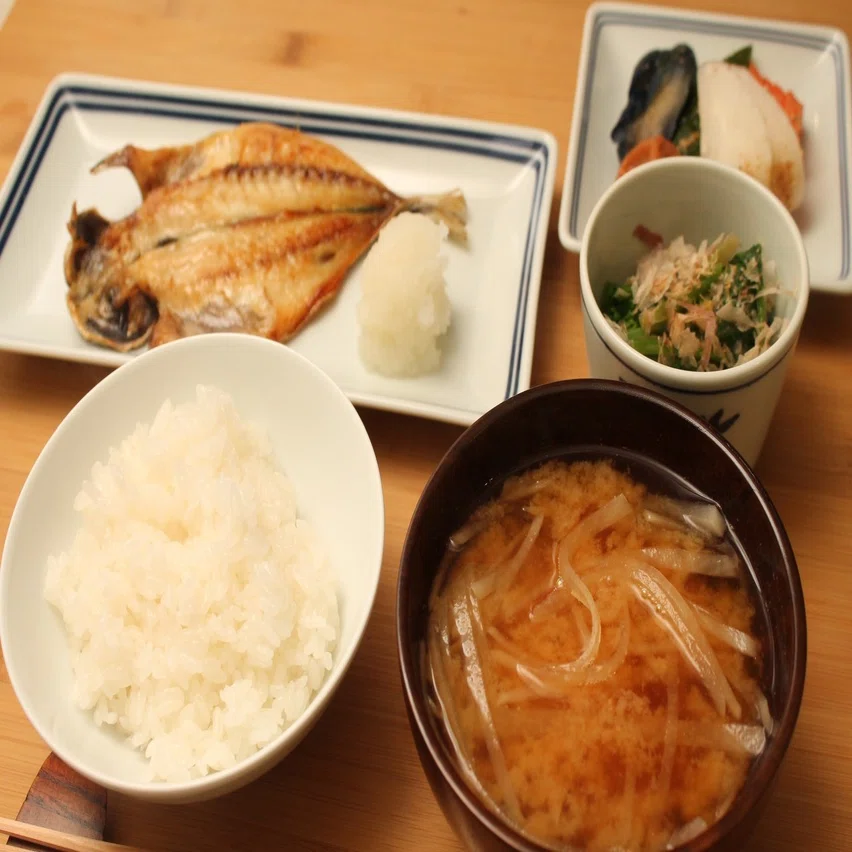 朝食にアジの開きを焼く 樋口直哉 Travelingfoodlab Note