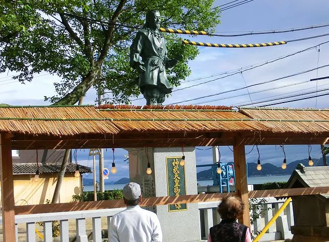 神武天皇の像