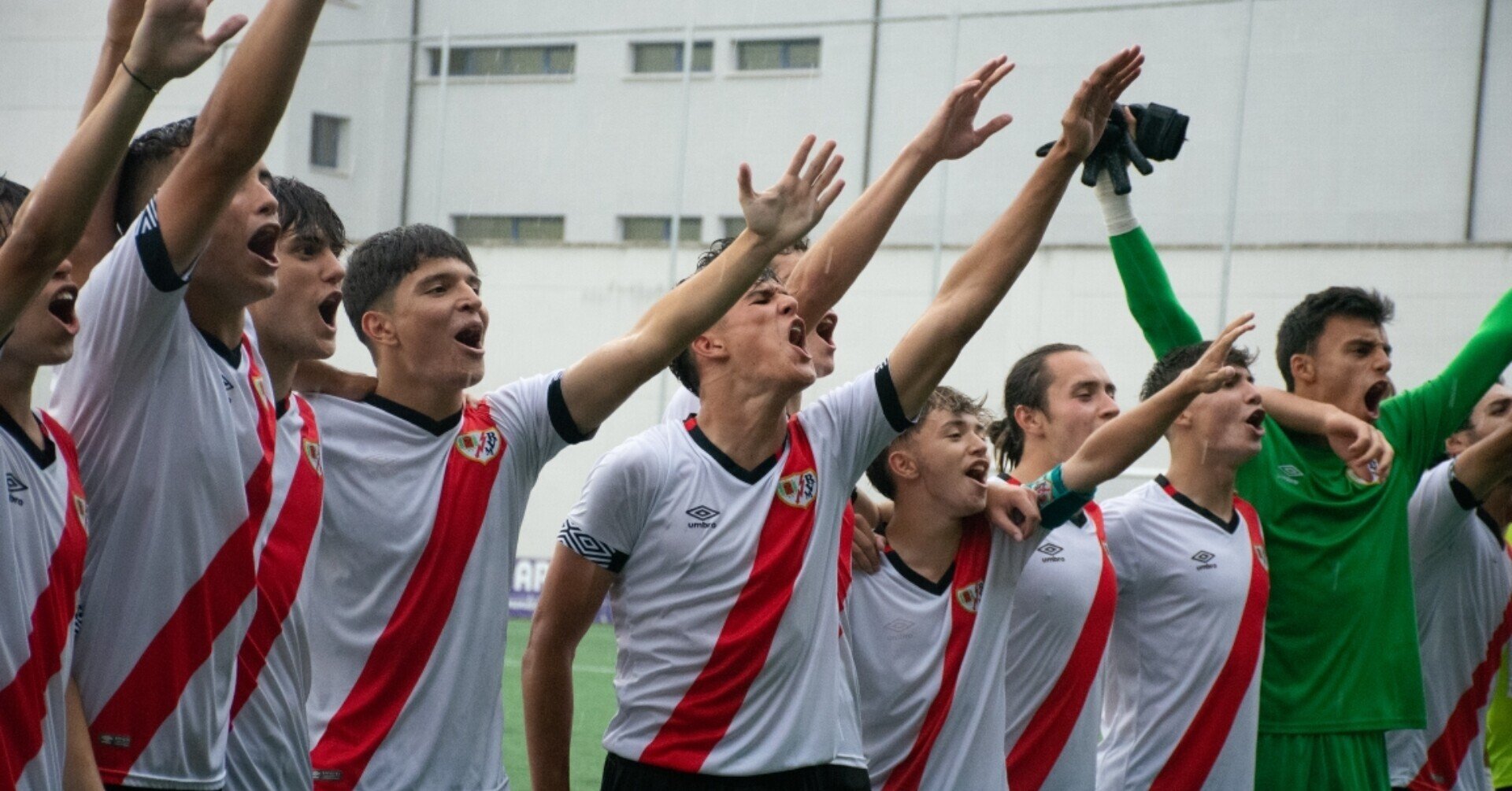 僕が一年半で唯一ラージョ バジェカーノというクラブから学んだこと エンブレムの重みという世界 小嶋将太 アナリスト Note 僕が一年半で唯一ラージョ バジェカーノというクラブから学んだこと エンブレムの重みという世界 小嶋将太 アナリスト Note