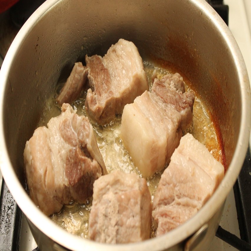 豚バラ肉のリヨンの作り方｜樋口直哉(TravelingFoodLab.)