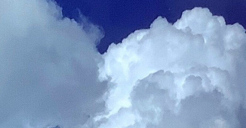 最近 iPhone で撮った雲のハイライト部分が白飛びしてる感じで嫌だったのが解決。