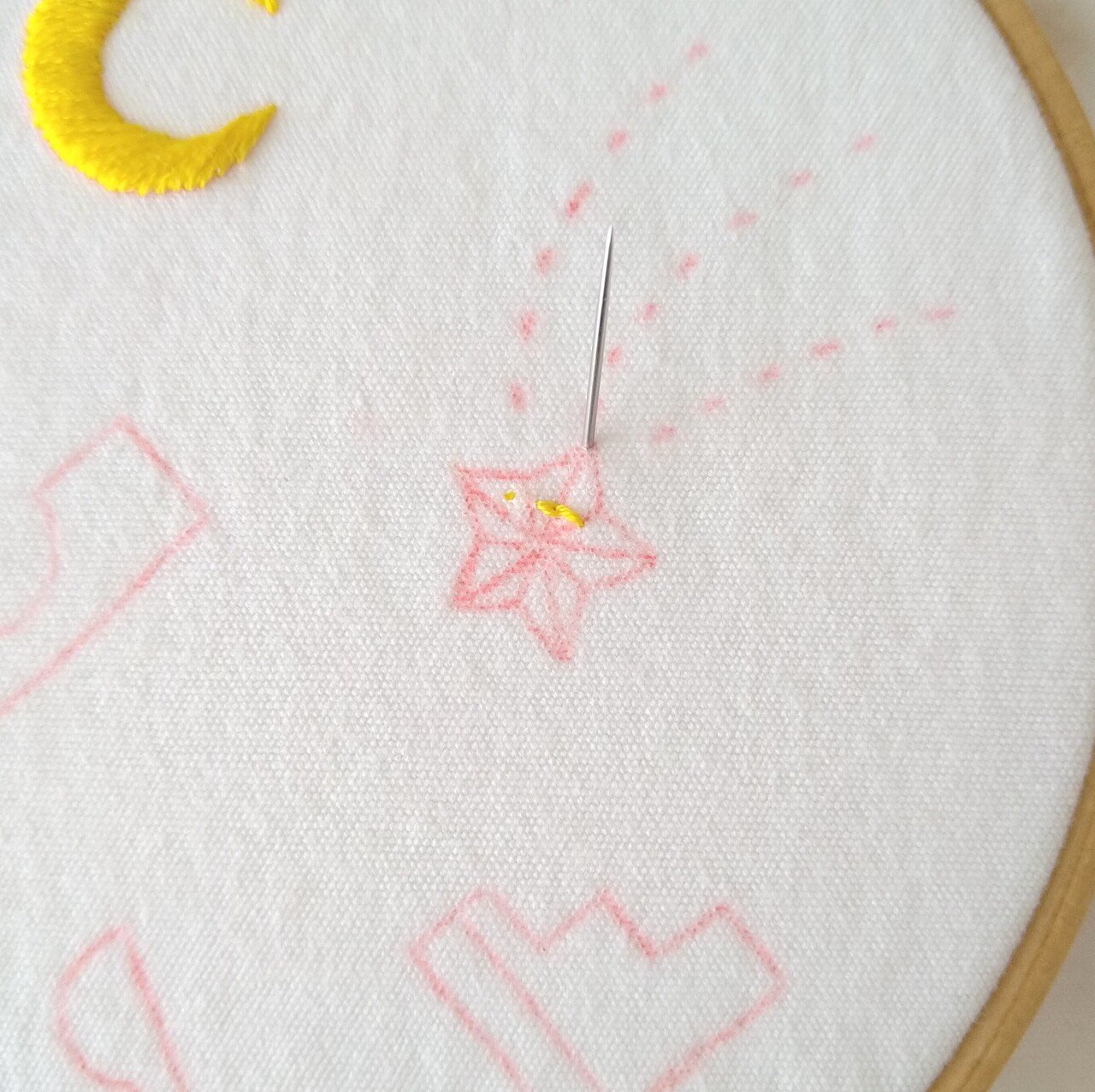 3色の糸で楽しむステッチ練習用の模様 ステップ3 星の刺繍 Apostrophe S 刺繍雑貨作家 Note
