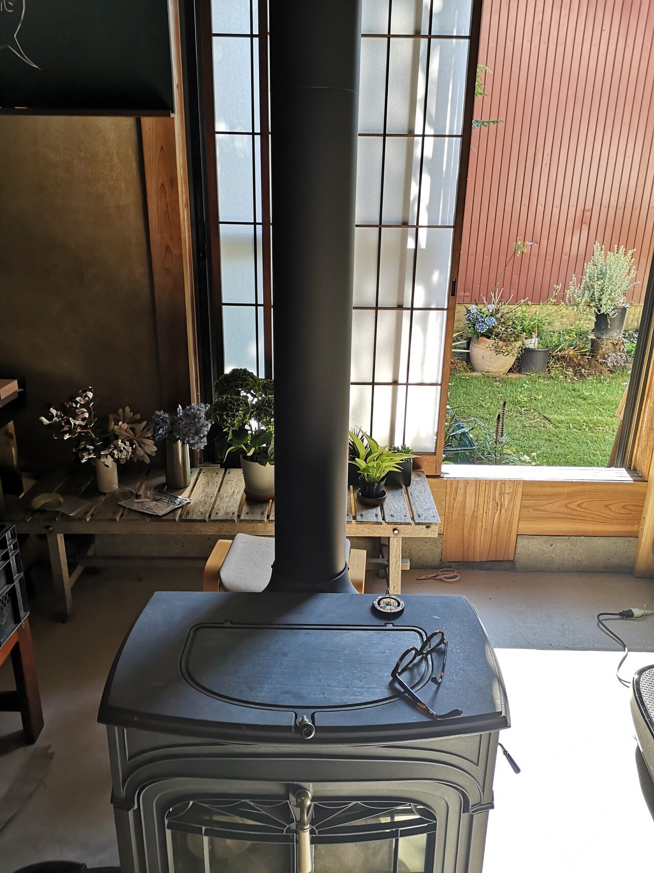 和室の畳をはずして 土間コンクリート 夏はひんやりしてる 草と木と建築空間と Note