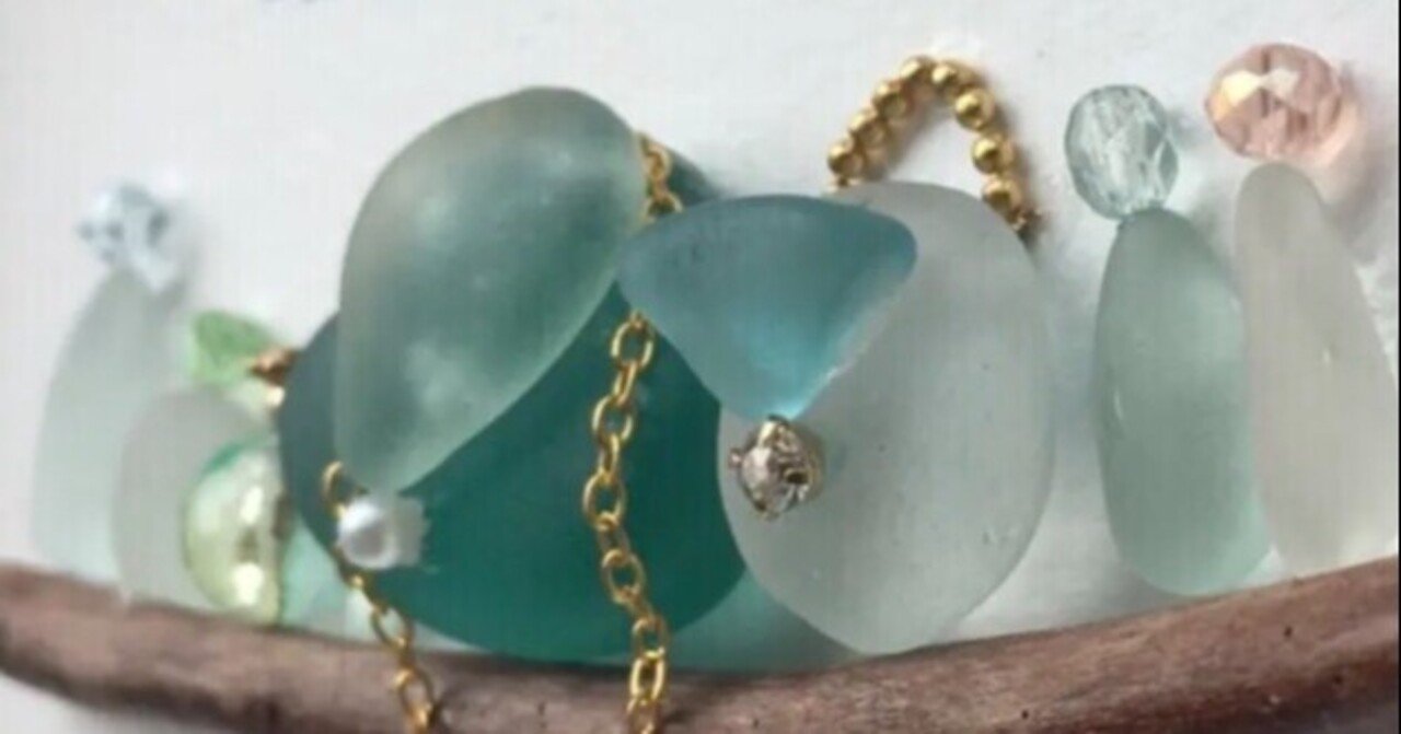 シーグラスアート・深緑のバッグと香水瓶|青い小鳥