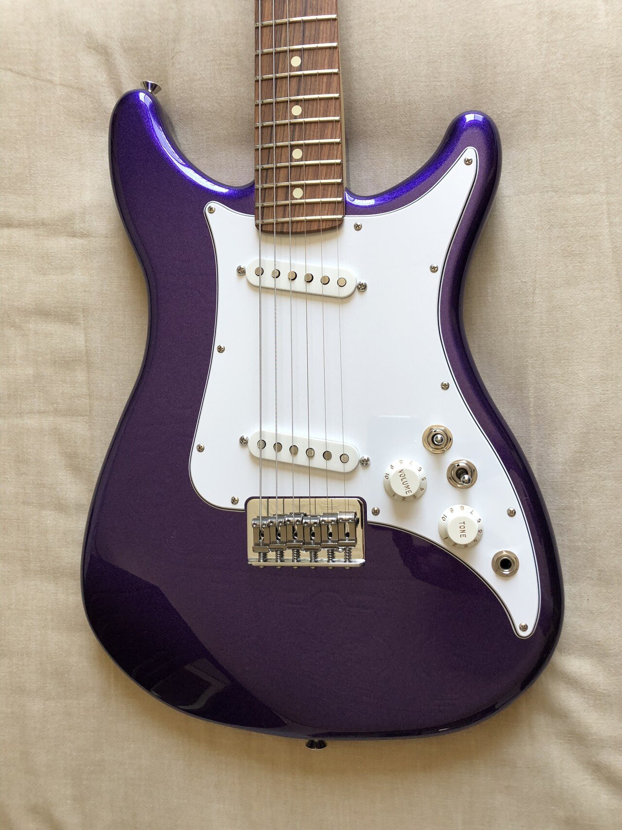 Fender Robert Cray Stratocaster Violet Hard Tail フェンダー