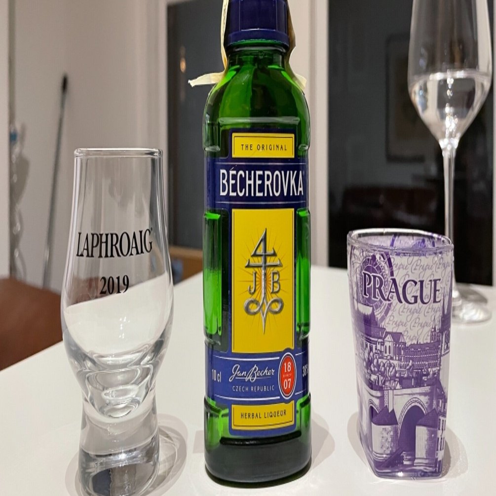 チェコのハーブリキュールを飲んだ｜ヒデイシ/ Bar Don't tell Mama