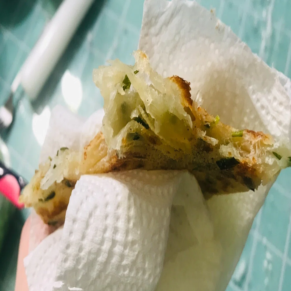 台湾料理 余った餃子の皮で ネギ餅を作ってみましょう 黒猫 Note
