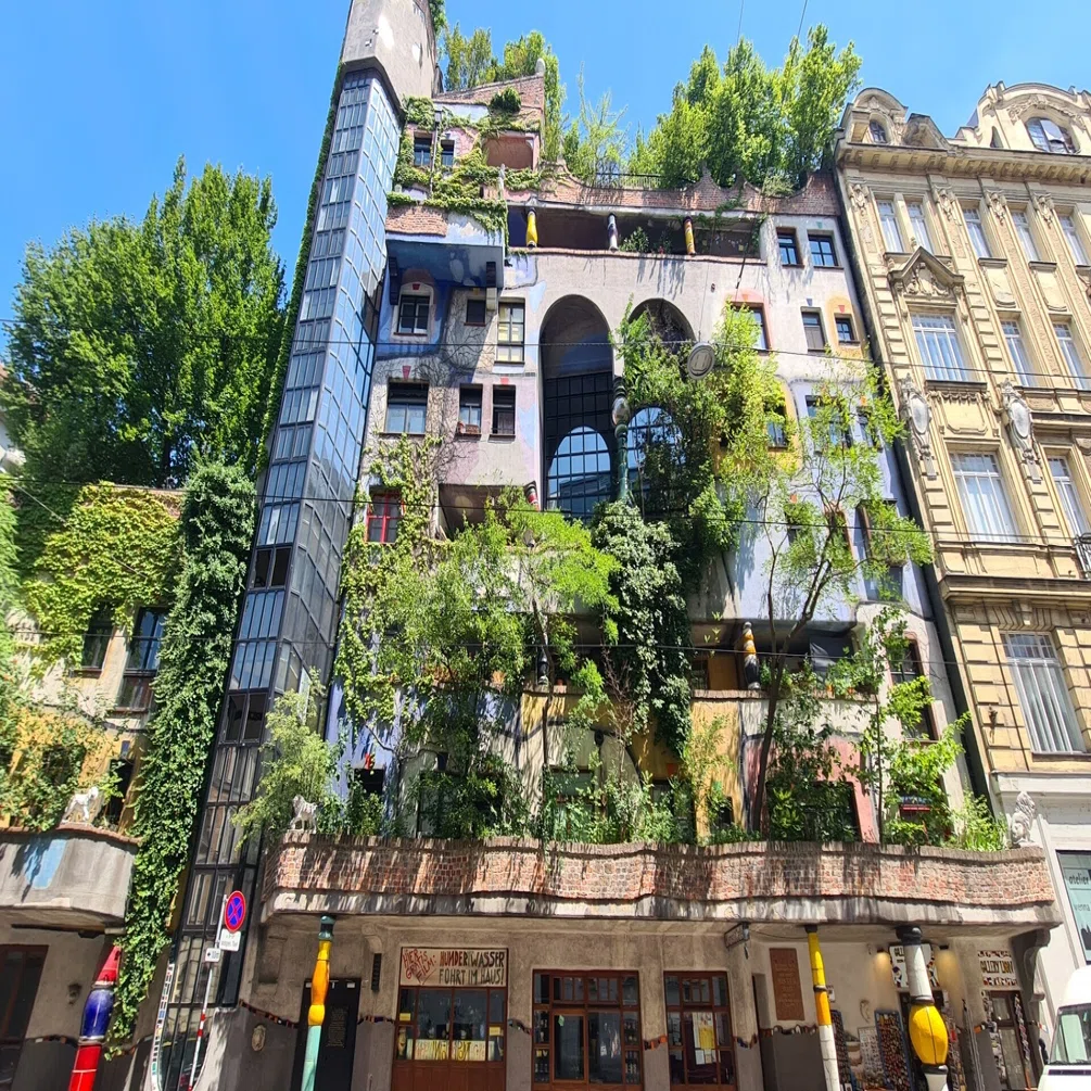 ウィーンの今＃9ーフンデルトヴァッサーハウス【樹木と育つ公共住宅 